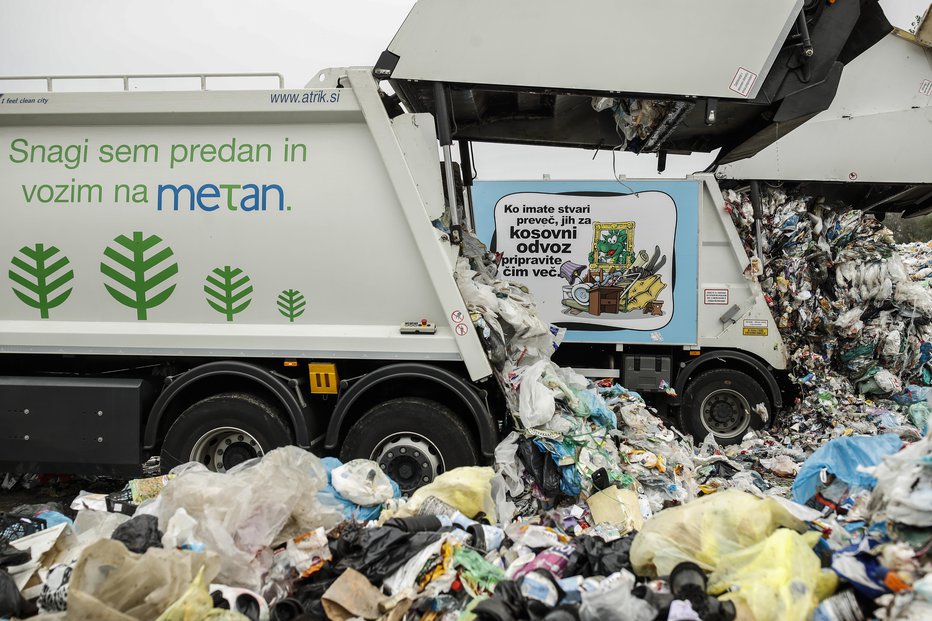 Fotografija: Tudi slovenska odpadna plastika je šla po svetu. FOTO: Uroš Hočevar/Delo