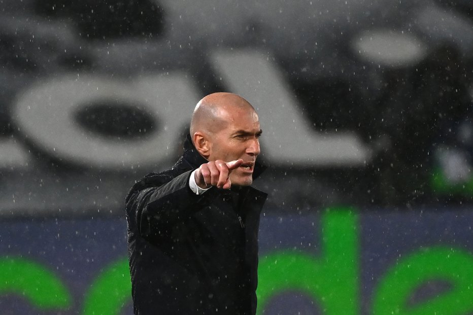 Fotografija: Realov trener Zinedine Zidane še ne namerava zapustiti trenerskega stolčka kraljevskega kluba, pri katerem uživa vsak dan. FOTO: Gabriel Bouys/AFP