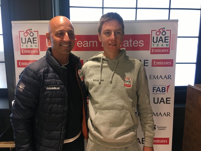 Šef ekipe UAE Matxin Fernandez povsem zaupa Tadeju Pogačarju pri 21 letih pa mu ne nalaga prevelikih pričakovanj. FOTO: Miha Hočevar