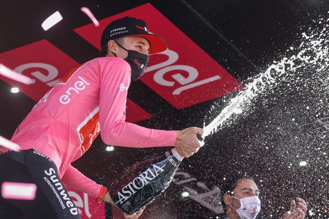Jai Hindley bo sklepno vožnjo na čas začel v rožnatem, jo bo tudi končal kot zmagovalec Gira? FOTO: Luca Bettini/AFP