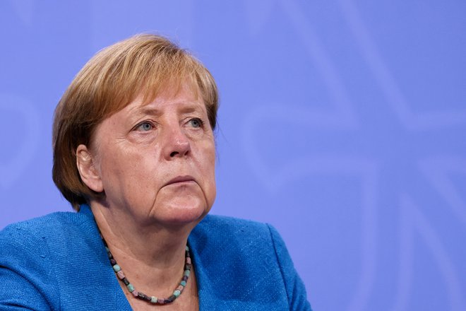 Nemška kanclerka Angela Merkel je skupaj z voditelji zveznih dežel razpravljala o še drugih omejitvenih ukrepih za jesen in zimo. Med drugim je na mizi predlog o omejitvah za necepljene. FOTO: Christian Mang/AFP