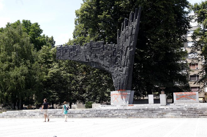 Spomenik revoluciji kiparja Draga Tršarja. FOTO: Mavric Pivk/Delo