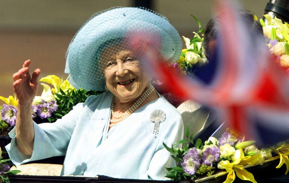 Fotografija: Avgusta 2000 so Britanci slavili njen stoti rojstni dan. FOTOGRAFIJI: Reuters
