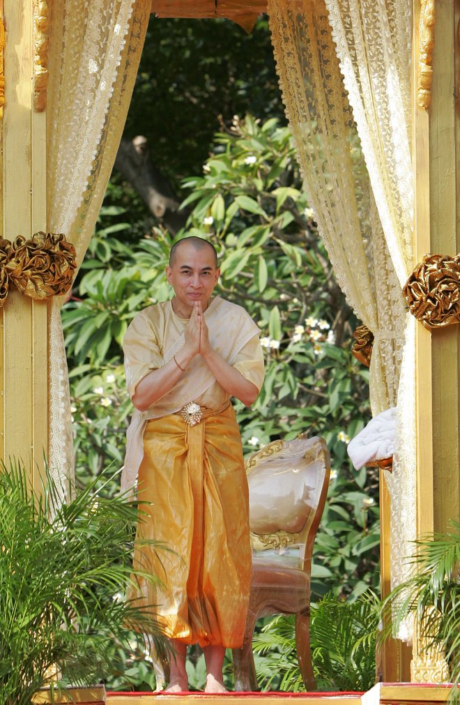 Kamboški kralj Norodom Sihamoni nima sorodnice, ki bi ji bilo ime Kosoma Tevi Norodom. FOTO: Adrees Latif/Reuters
