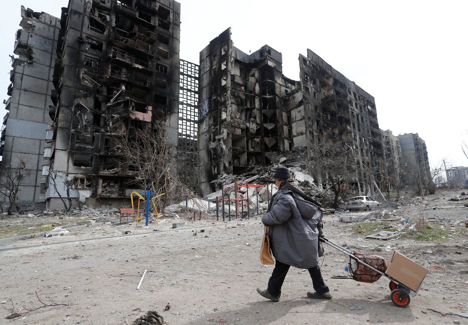 Fotografija: Uničenje v Mariupolu. FOTO: Alexander Ermochenko, Reuters
