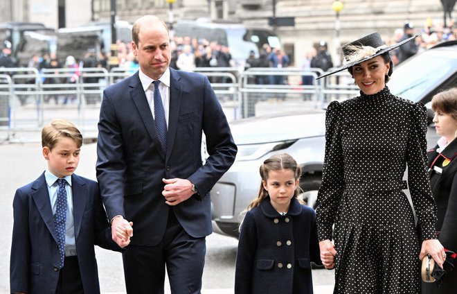 Princ William in vojvodinja Catherine sta s seboj pripeljala starejša otroka, princa Georgea in princeso Charlotte.
