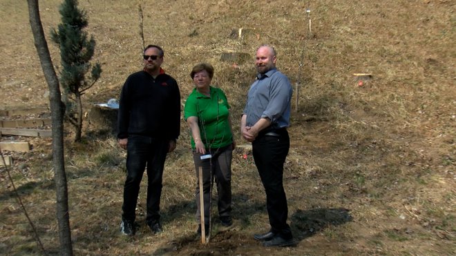 Borut Ambrožič v družbi predsednice ČD Angele Obrulj in župana Marka Rakovnika

FOTO: Lokalec.si
