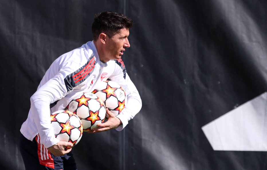Fotografija: Bayernu ne bi škodovalo, če bi Robert Lewandowski zabil tri gole v mrežo Villarreala. FOTO: Lukas Barth/Reuters
