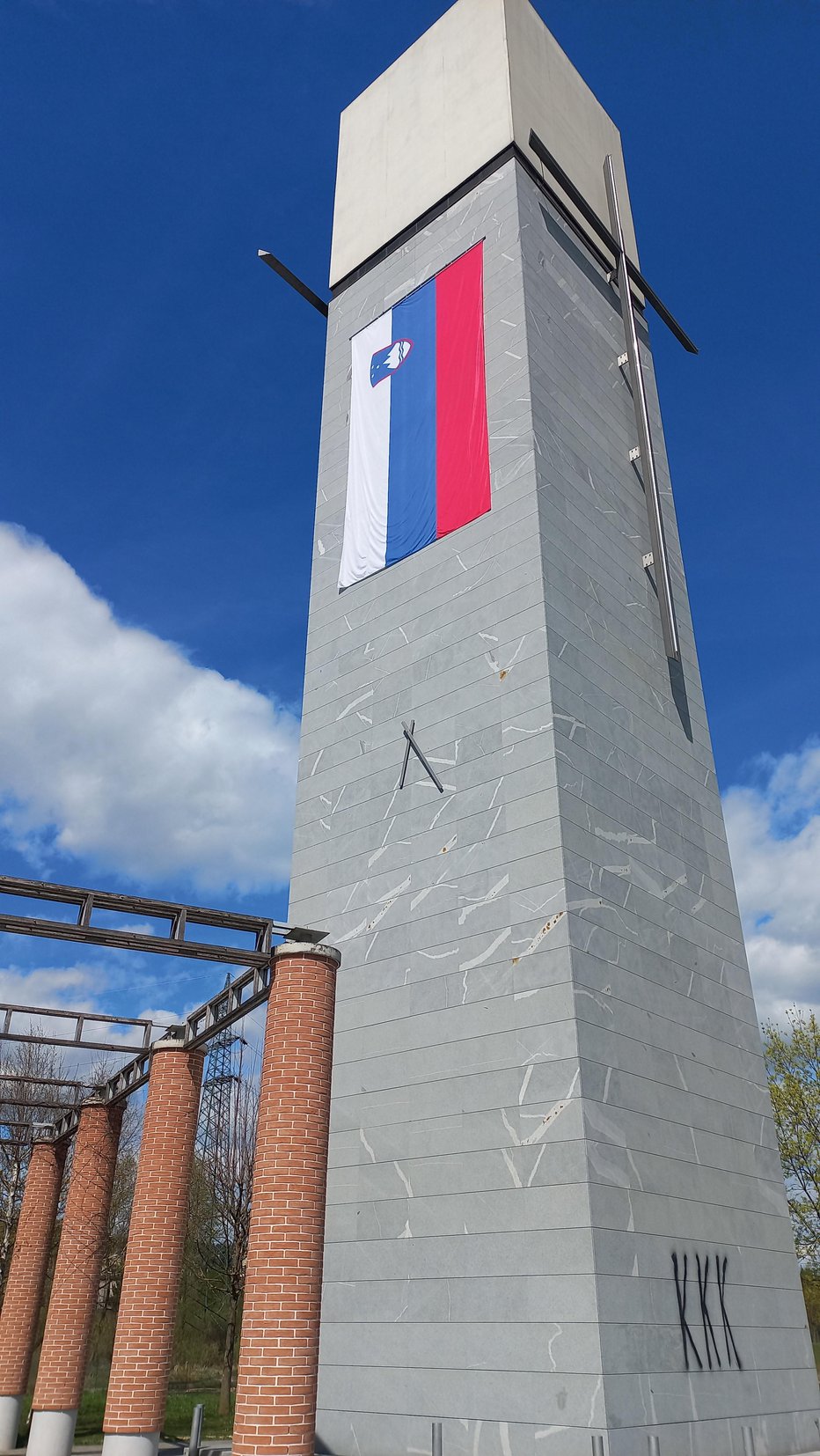 Fotografija: Zvonik v Podutiku. FOTO: bralka Darinka
