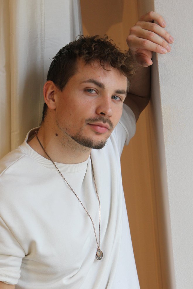 Žan je posnel dva avtorska albuma, na letošnji Emi pa je sodeloval pri treh projektih. Fotografiji: Igor Modic
