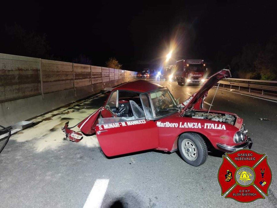 Fotografija: Romunski voznik starodobnega športnega vozila trčenja ni preživel. FOTO: PGD Slovenska Bistrica
