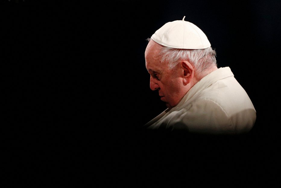 Fotografija: Papež Frančišek. FOTO: Guglielmo Mangiapane, Reuters
