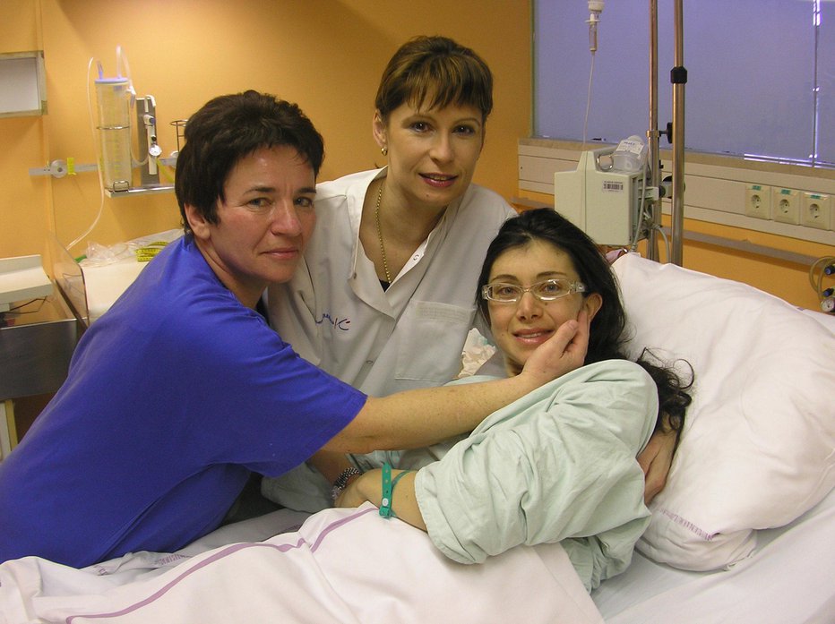 Fotografija: Z babico in osebno ginekologinjo, porodničarko dr. Ksenijo Geršak, ki sta ji pomagali pri rojstvu sina Rubena v Ljubljani.
