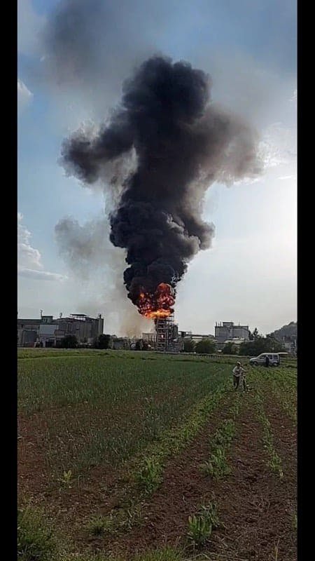 Vaščani so slišali močne eksplozije, potem pa zagledali ogenj.

FOTO: Eva Bošnjak
