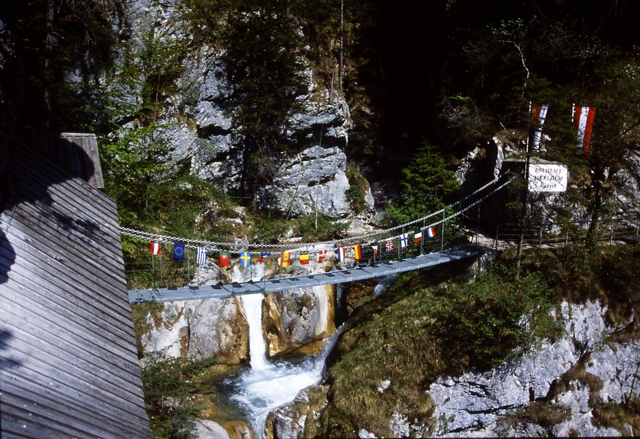 Fotografija: Mostič v soteski. Fotografije: osebni arhiv
