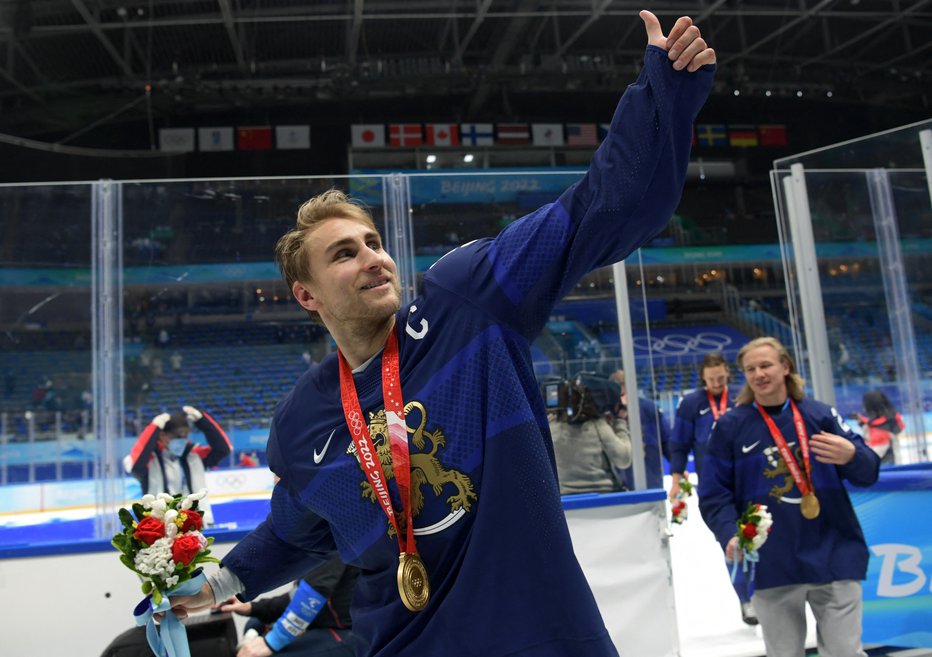 Fotografija: Finski kapetan Valtteri Filppula se je takole v Pekingu veselil olimpijske lovorike. FOTO: Annegret Hilse/Reuters
