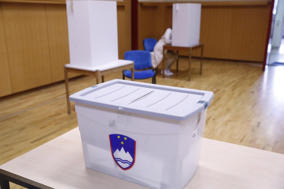 Fotografija: Državnozborske volitve 2022 (Šmarca, 24. april). FOTO: Leon Vidic, Delo
