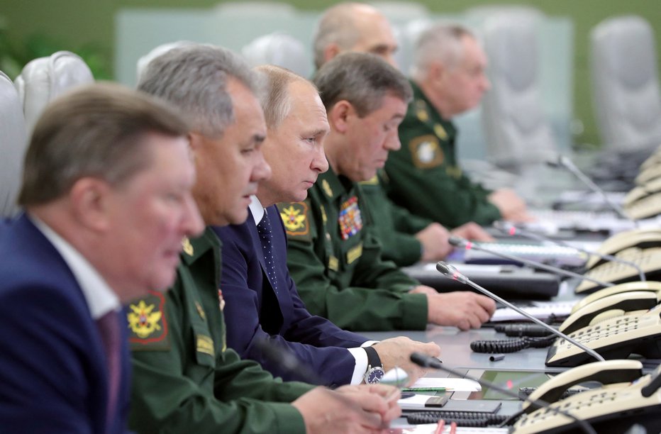 Fotografija: Putinovi sodelavci so menda že organizirali državni udar.
FOTO: Sputnik/Reuters
