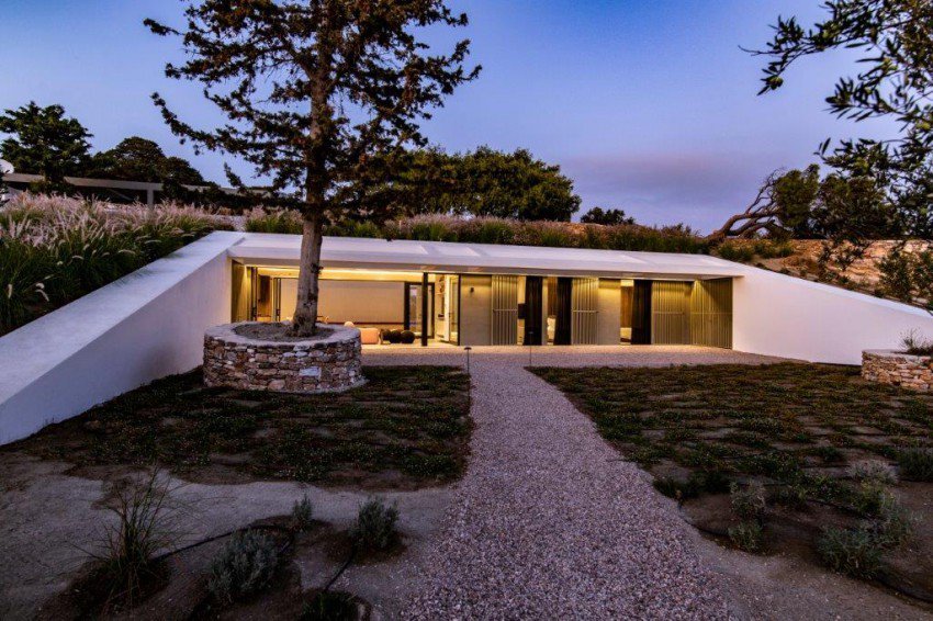 Fotografija: Počitniško hišo na grškem otoku Paros so zasnovali v grškem biroju Scapearchitecture. FOTO: Ioanna Roufopoulou

