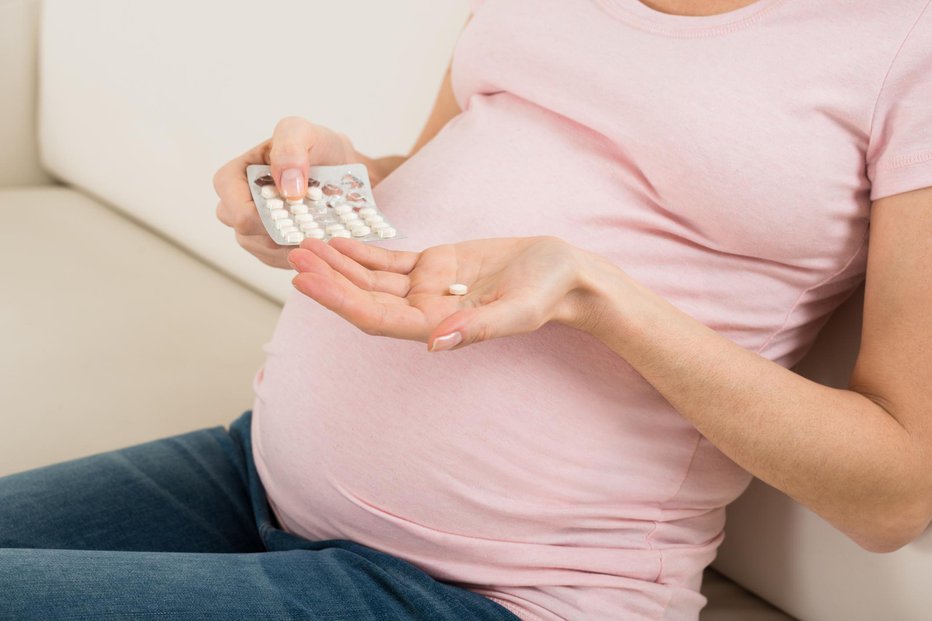 Fotografija: Med nosečnostjo in dojenjem je zelo pomembna folna kislina. FOTO: Andreypopov/Getty Images
