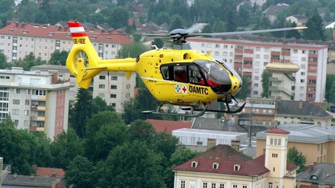 Našega motorista so s helikopterjem odpeljali v graško deželno bolnišnico. FOTO: Oeamtc.at
