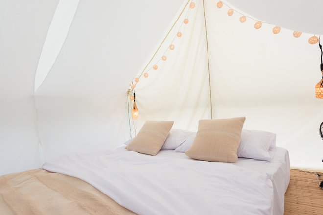 Tudi šotor lahko spremenimo
v luksuzno bivališče. FOTO: GULIVER/GETTY IMAGES
