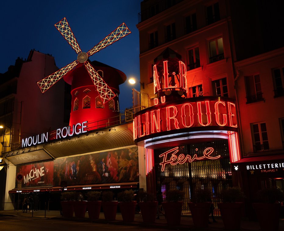 Fotografija: Znameniti Moulin Rouge, ki letos praznuje 133-obletnico, vsako leto obišče 600.000 ljudi. FOTO: Daniel Alexander Harris
