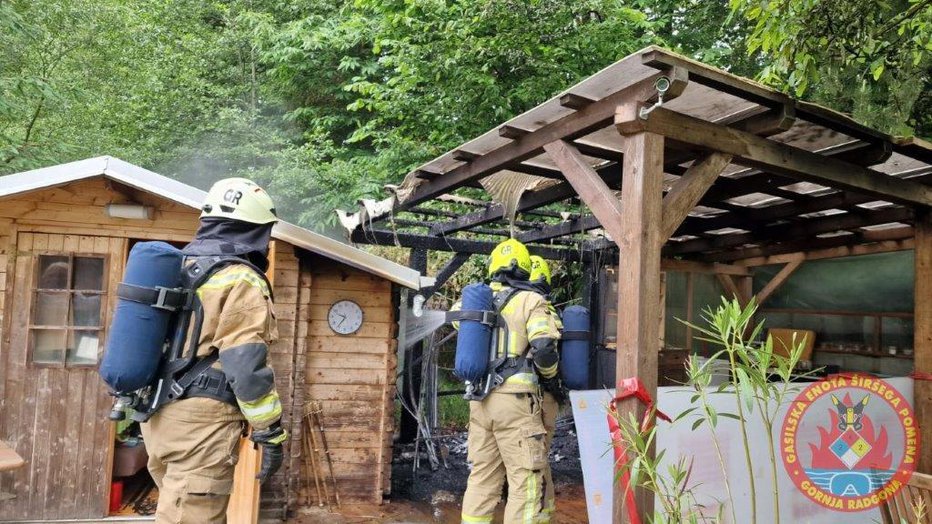 Fotografija: Gasilci so preprečili, da bi hiška v celoti zgorela. FOTO: Pgd Gornja Radgona
