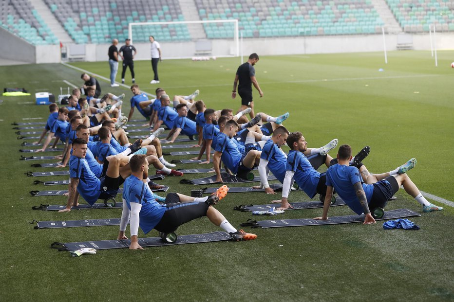Fotografija: Slovenski nogometaši se pripravljajo za četrtkovo premiero v ligi narodov 2022/23. FOTO: Leon Vidic
