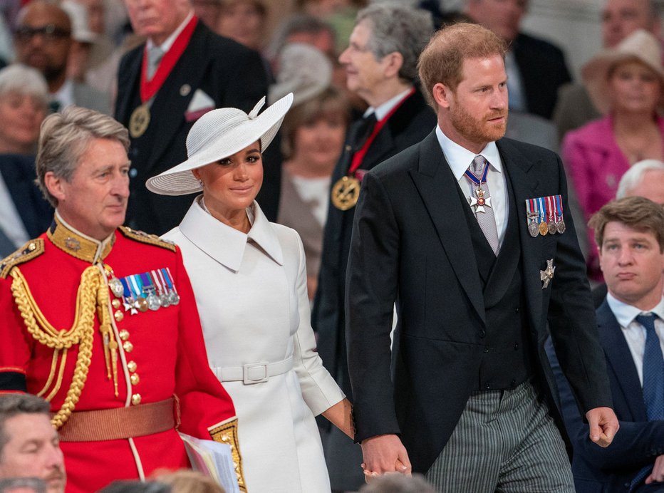 Fotografija: Princ Harry in Meghan na zahvalni maši ob platinastem jubileju kraljice Elizabete II. FOTO: Arthur Edwards, Pool via Reuters
