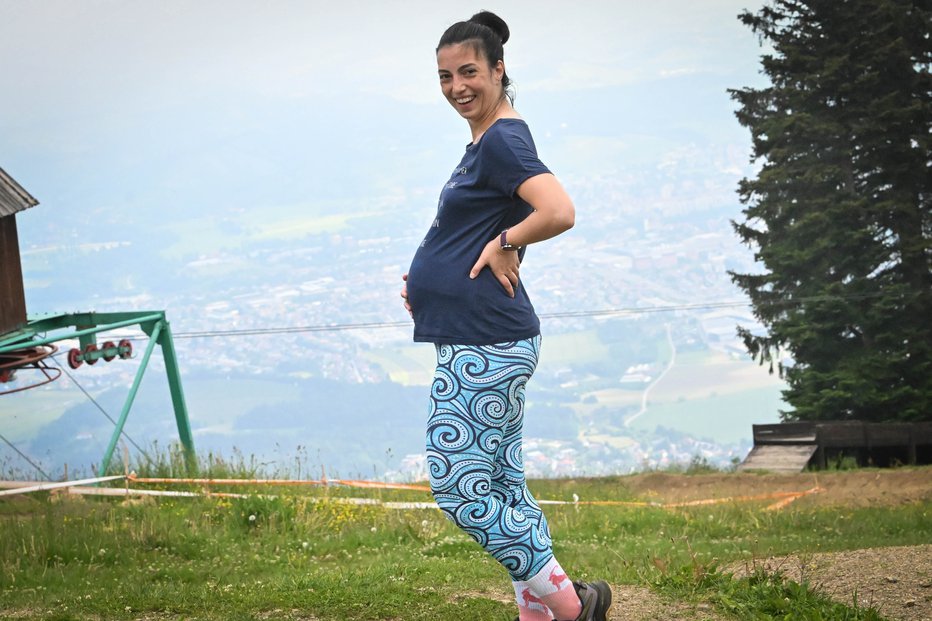 Fotografija: Pavlina Tokovska je v 30. tednu nosečnosti. Upa, da bo šla letos gor vsaj še dvajsetkrat. Fotografije: Marko Pigac
