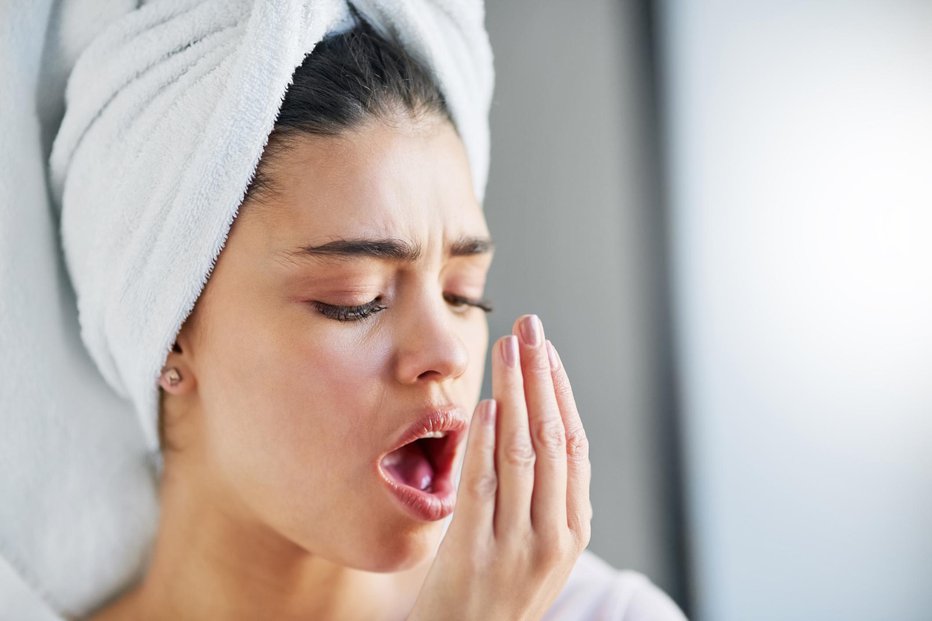 Fotografija: Slab zadah je pogosta, a ne nepremagljiva težava. FOTO: Peopleimages, Getty Images
