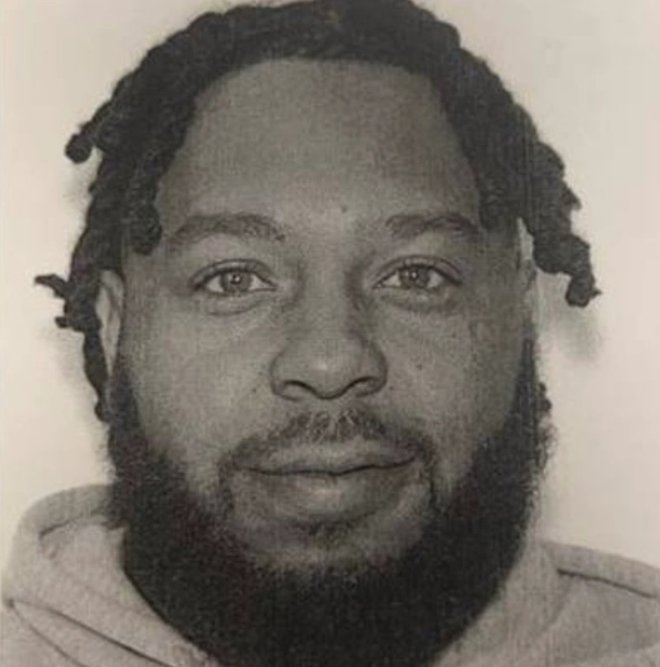 Policija je že izdala nalog za aretacijo osumljenca Jamichaela Jonesa.
