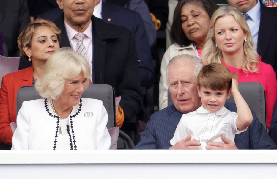 Fotografija: Princ Charles in Camilla, vojovodinja Cornwalska, s princem Louisom na zaključku platinastega jubileja. FOTO: Chris Jackson, Pool Reuters
