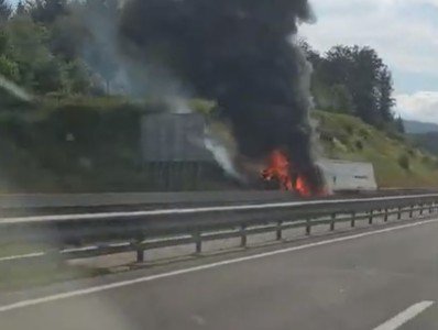 Fotografija: Zagorel je tovornjak. FOTO: Zaslonski posnetek
