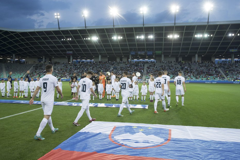 Fotografija: Kako se bodo razrvani slovenski nogometaši odzvali v Oslu? FOTO: Jure Eržen


