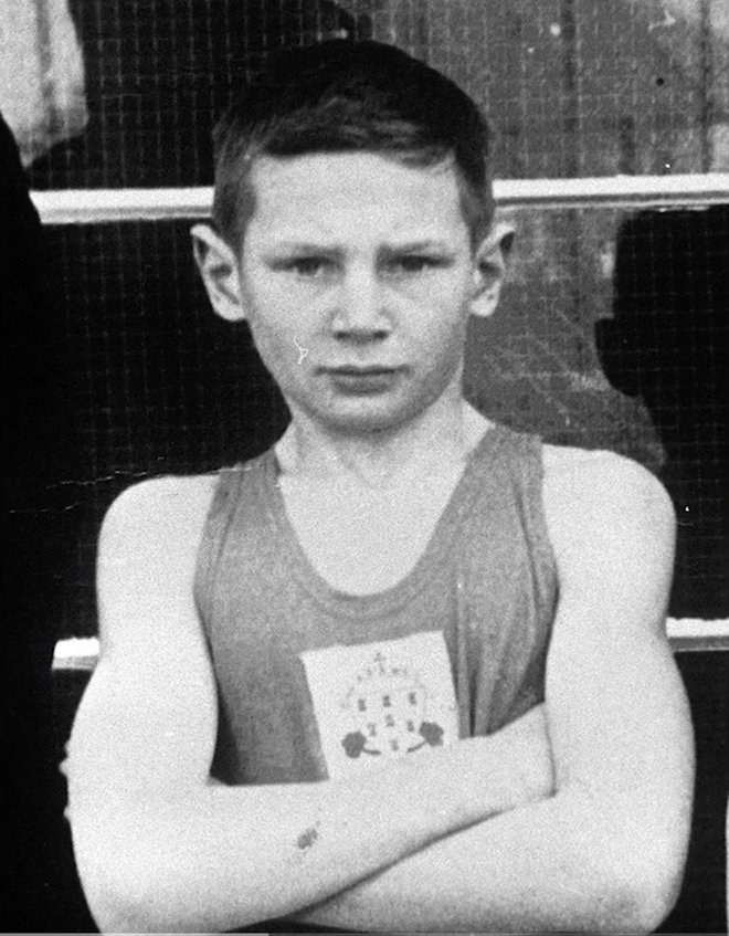 Pri devetih je začel boksati, pozneje pa je odkril celo nadarjenost za nogomet.
