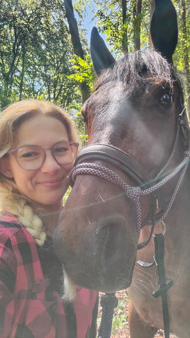 Lara obožuje konje. FOTO: Osebni arhiv
