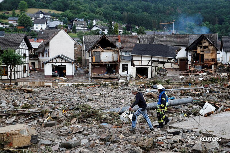 Fotografija: Nemčijo so lani poleti prizadele uničujoče poplave, v katerih je okoli 160 oseb izgubilo življenje. FOTO: Reuters
