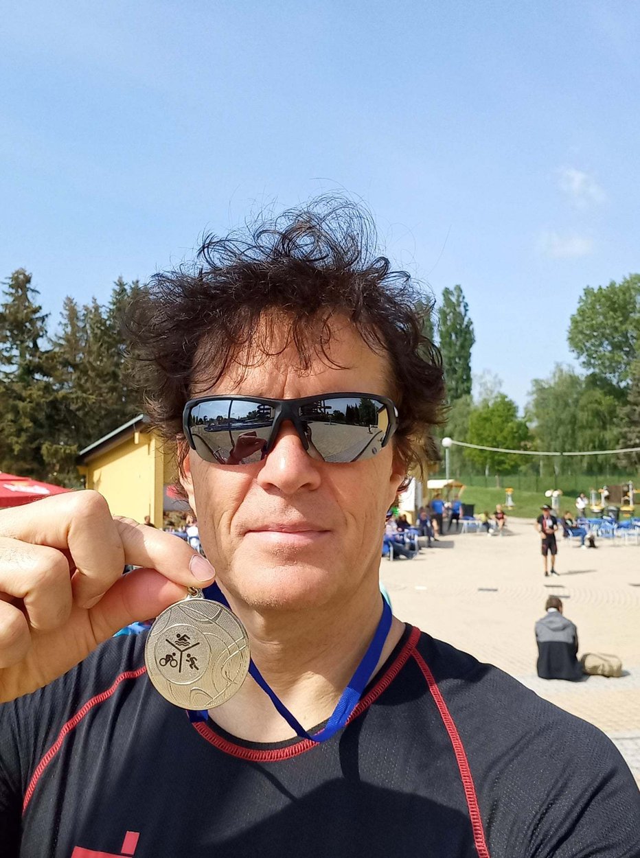 Fotografija: Zvezdan ima že medalje s triatlona. FOTO: osebni arhiv

