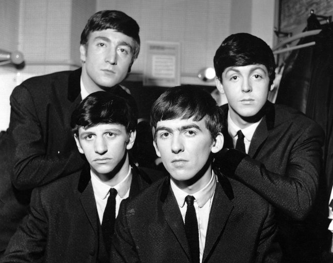 Fantje so prejeli celo priznanje kraljice: z Ringom, Georgeem in Johnom, čigar smrt ga je globoko prizadela, saj sta večino skladb napisala skupaj.
