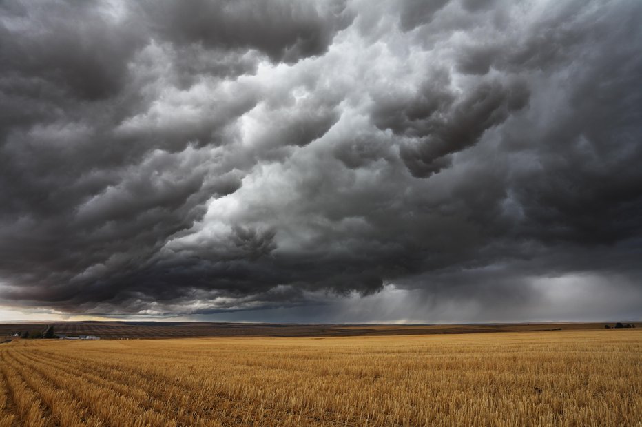 Fotografija: Za njihov nastanek morajo biti izpolnjeni nekateri pogoji, ki jih lahko meteorološki modeli dokaj dobro napovejo. FOTO: Kavram/Getty Images
