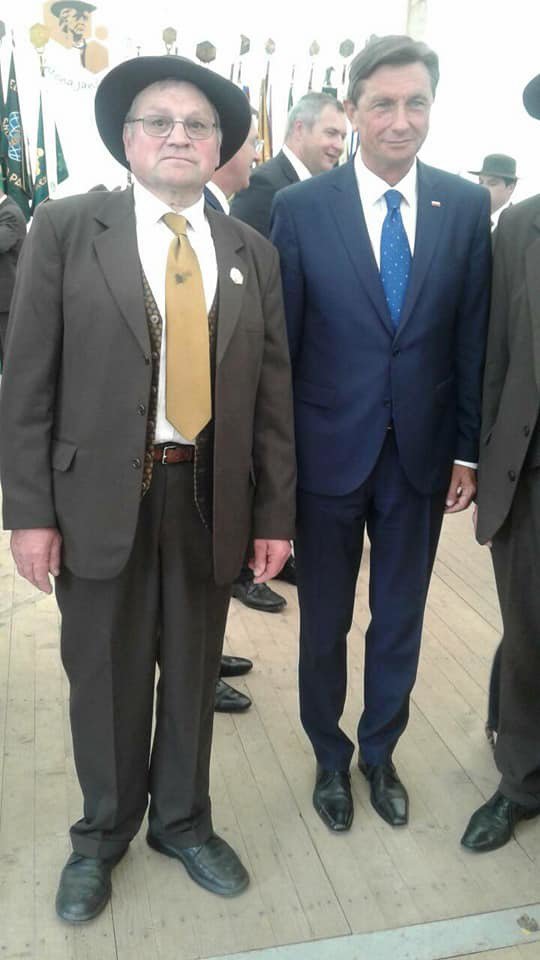 Fotografija: Spoštovani čebelar Štefan Čadež s predsednikom Borutom Pahorjem FOTO: FB
