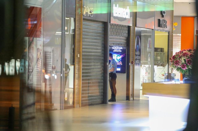 Včeraj zvečer so v znanem zagrebškem nakupovalnem centru našli truplo moškega. FOTO: Matija Habljak/pixsell Pixsell
