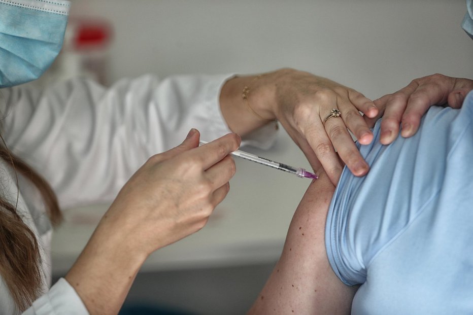 Fotografija: Največ prahu je dvignila domneva o uvajanju obveznega cepljenja. FOTO: Blaž Samec
