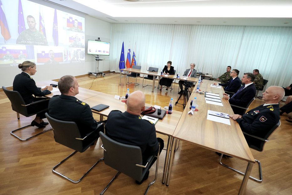 Fotografija: Videokonferenca predsednika republike s pripadniki Slovenske vojske v mednarodnih operacijah in na misijah. FOTO: Daniel Novakovič, STA
