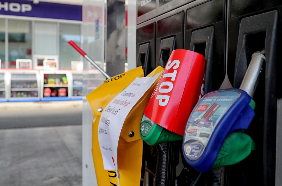 Fotografija: Petrolova bencinska črpalka. FOTO: Blaž Samec

