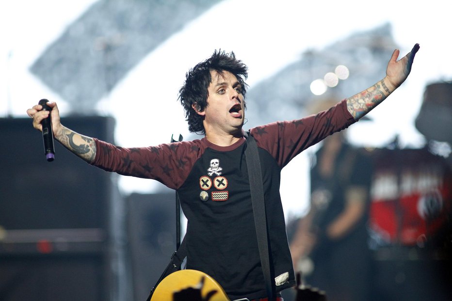 Fotografija: Za pevca skupine Green Day je življenje v Ameriki postalo nevzdržno. FOTO: Steve Marcus/Reuters
