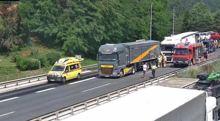 Fotografija: Prometna nesreča na južni ljubljanski obvoznici. FOTO: Promet.si
