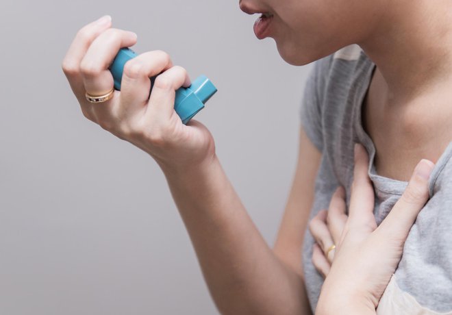 Ima velik pomen pri boleznih pljuč, kot sta astma in KOPB. FOTO: Catinsyrup/Getty Images
